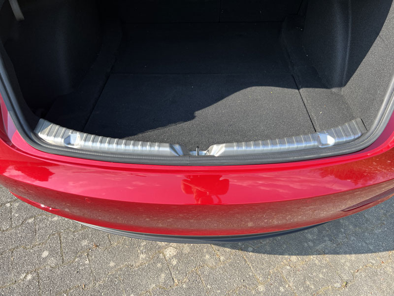 Kofferraum-Ladekantenschutz in Metall für Tesla Model 3 Kofferraum-Ladekantenschutz in Metall für Tesla Model 3