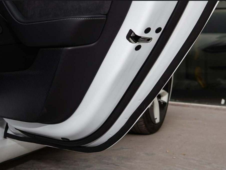 Tür Gummi Klebe-Dichtungen SET für Tesla Model 3, Geräuschreduzierung, Schutz vor Schmutz, mehr Komfort Tür Gummi Klebe-Dichtungen SET für Tesla Model 3, Geräuschreduzierung, Schutz vor Schmutz, mehr Komfort