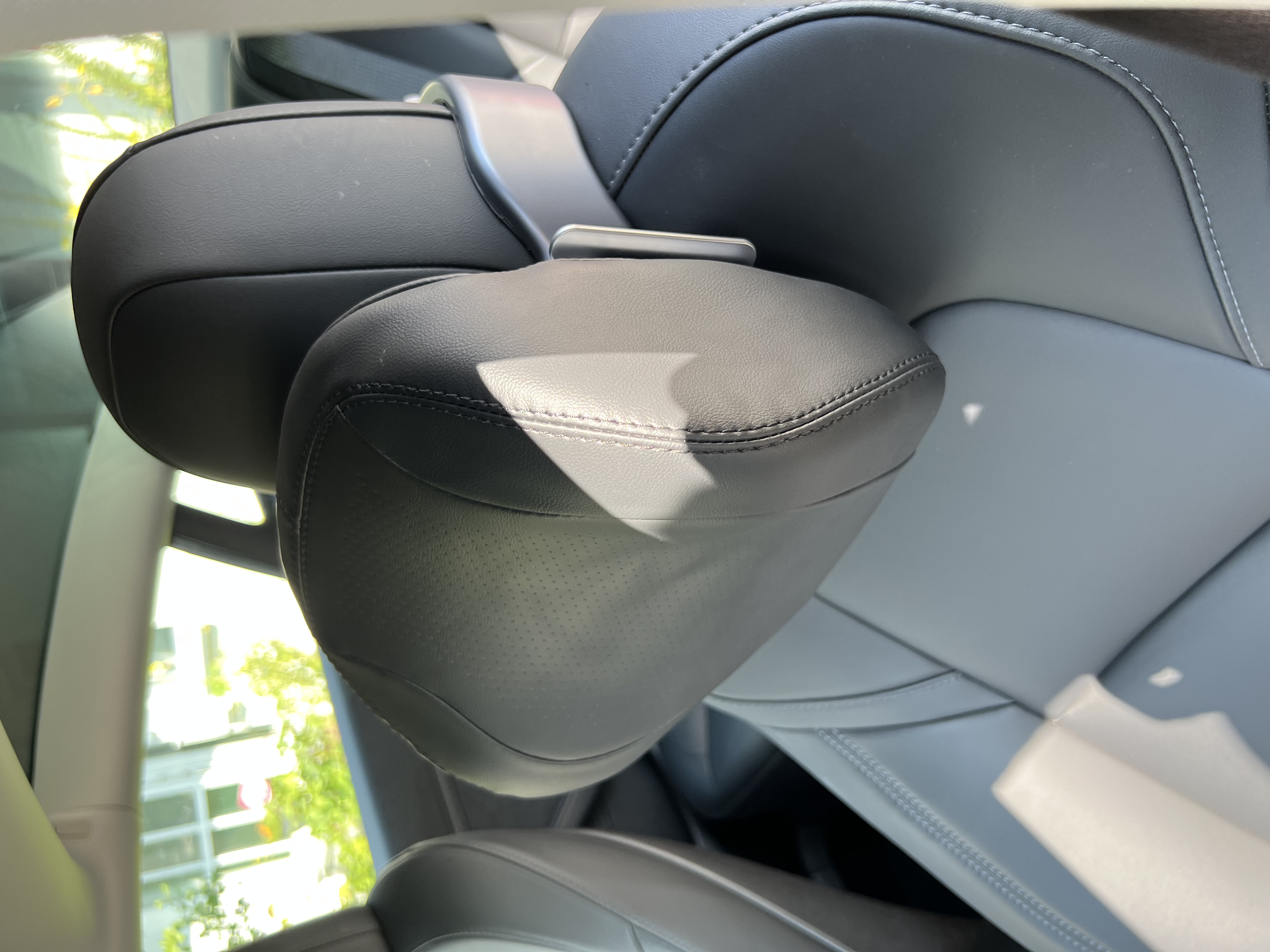 Kopfstütze, Nackenstütze für mehr Komfort für Tesla Model 3 & Tesla Model Y, mit Tablett / Handy Halterung